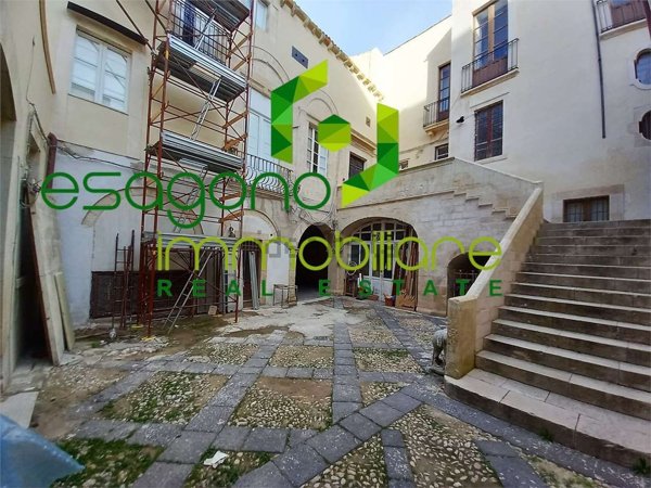 locale commerciale in vendita a Siracusa in zona Centro Città