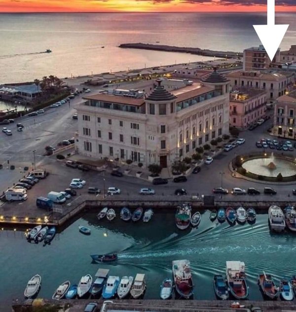 bivano in vendita a Siracusa in zona Isola Ortigia