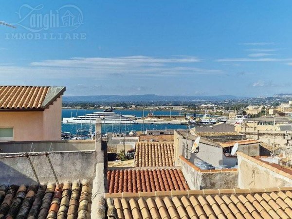 intera palazzina in vendita a Siracusa in zona Isola Ortigia