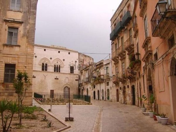 ufficio in vendita a Siracusa in zona Isola Ortigia