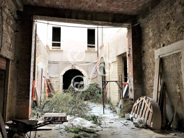 intera palazzina in vendita a Siracusa in zona Isola Ortigia