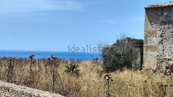 terreno edificabile in vendita a Siracusa in zona Isola / Plemmirio