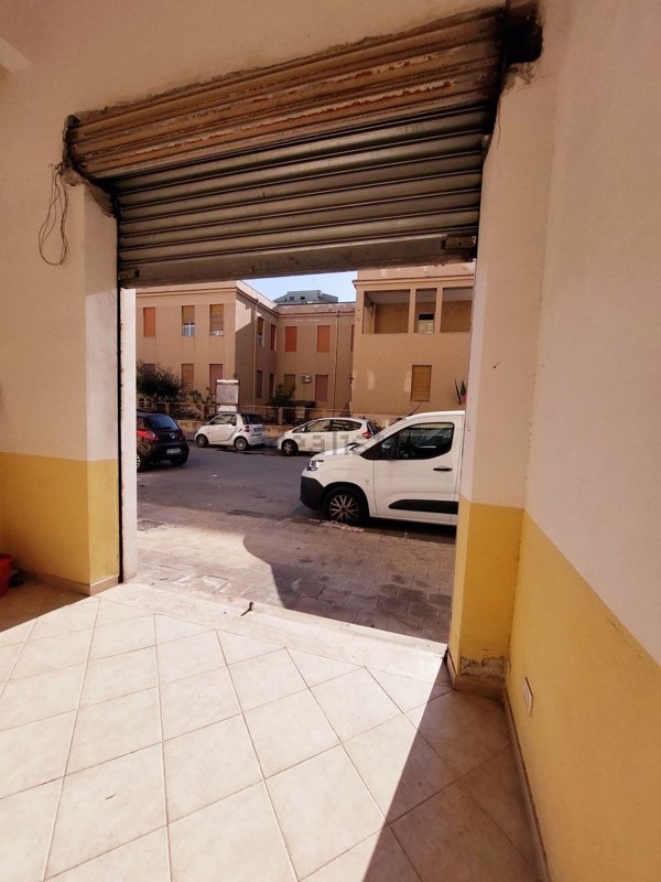 locale commerciale in vendita a Siracusa in zona Borgata