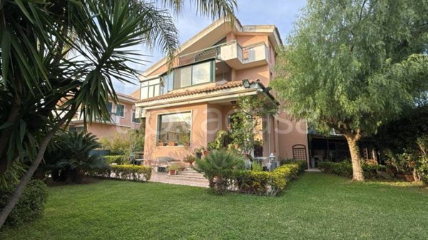 casa indipendente in vendita a Siracusa in zona Belvedere