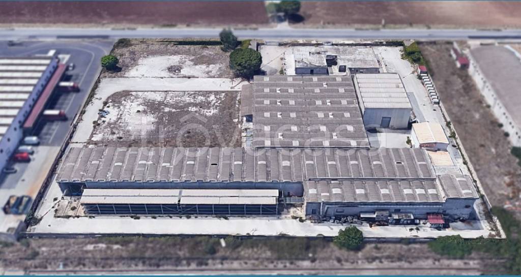 capannone in vendita a Siracusa in zona Targia