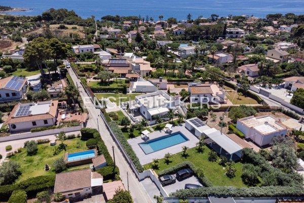 casa indipendente in vendita a Siracusa in zona Fontane Bianche