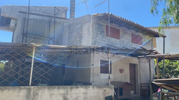 pentavano in vendita a Siracusa in zona Arenella