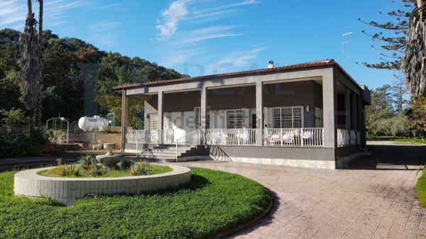 casa indipendente in vendita a Siracusa in zona Isola Ortigia