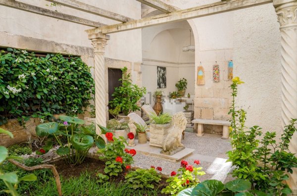 appartamento in vendita a Siracusa in zona Isola Ortigia