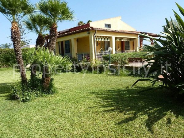 casa indipendente in vendita a Siracusa in zona Ognina