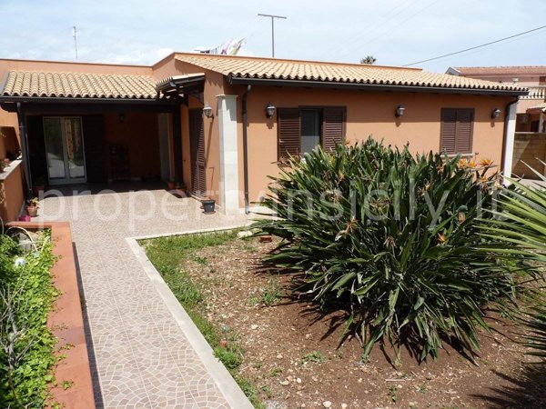 casa indipendente in vendita a Siracusa in zona Isola / Plemmirio