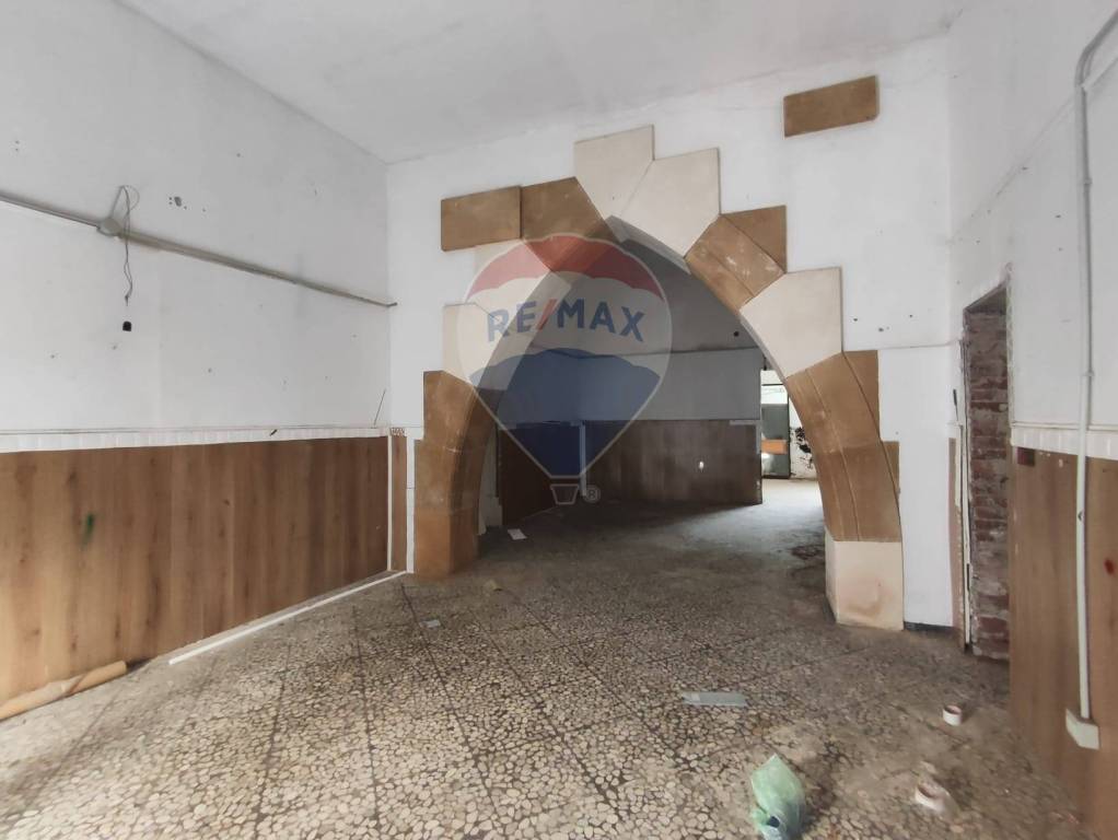 negozio in vendita a Siracusa in zona Borgata