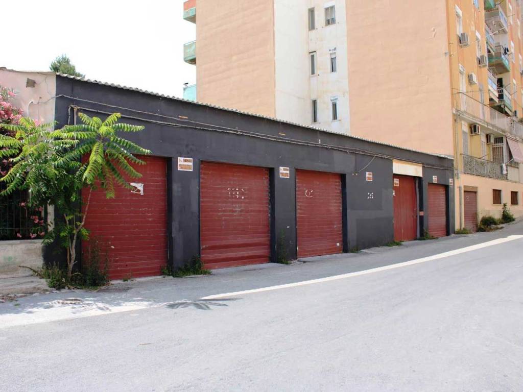 negozio in vendita a Siracusa in zona Borgata