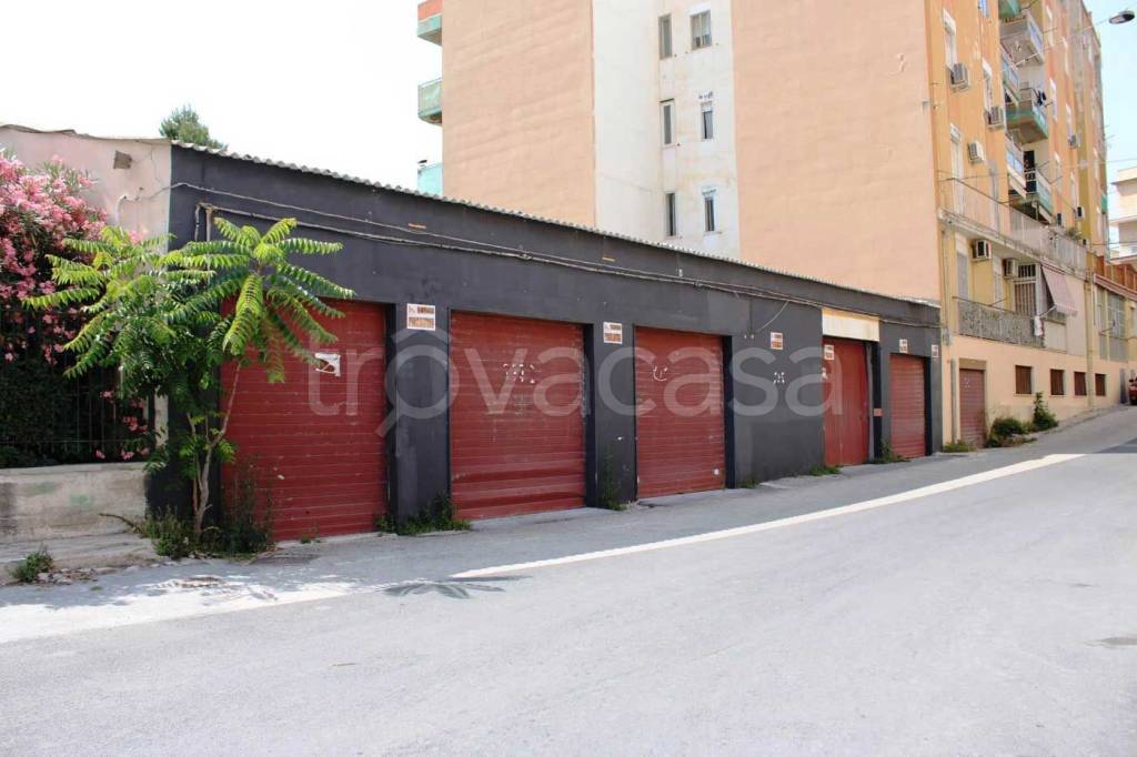 negozio in vendita a Siracusa in zona Borgata