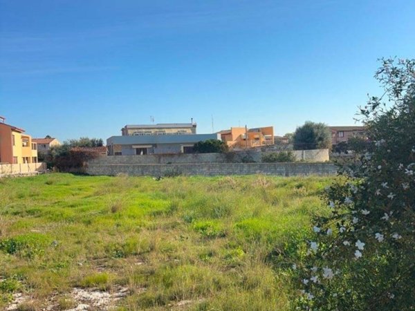 negozio in vendita a Siracusa in zona Epipoli