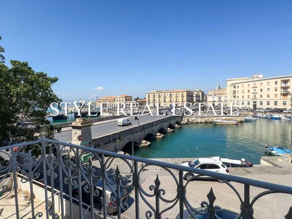 appartamento in vendita a Siracusa in zona Isola Ortigia
