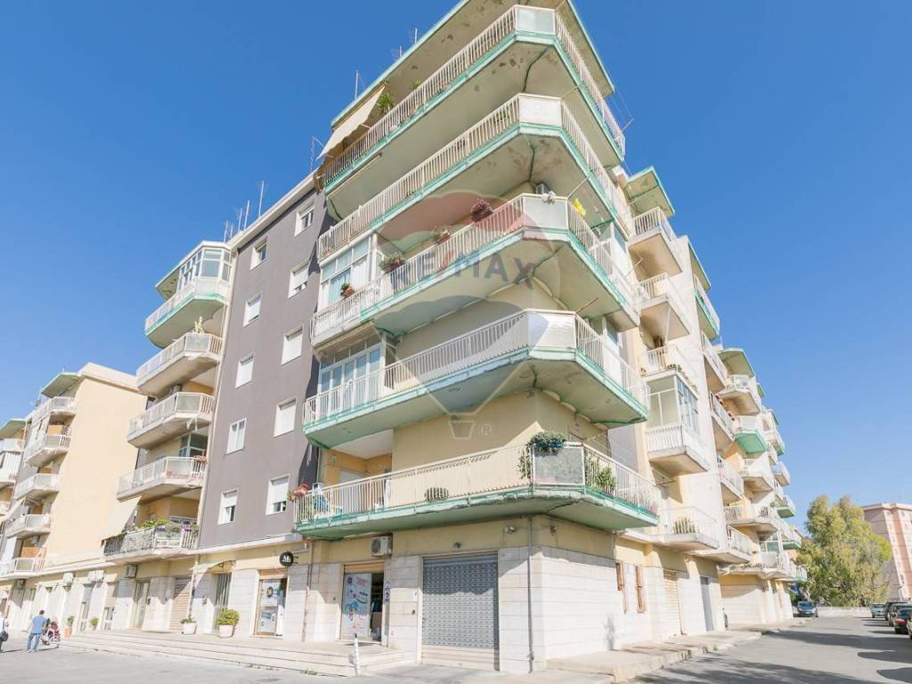 locale commerciale in vendita a Siracusa in zona Grottasanta
