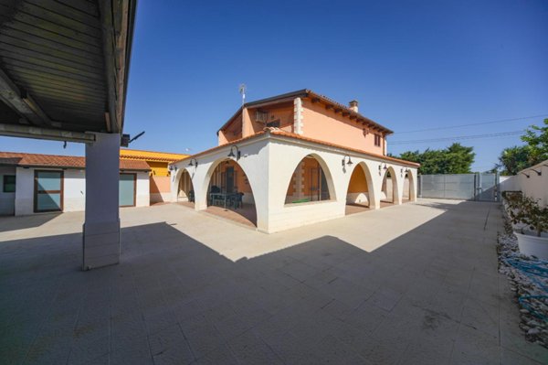 casa indipendente in vendita a Siracusa in zona Isola / Plemmirio