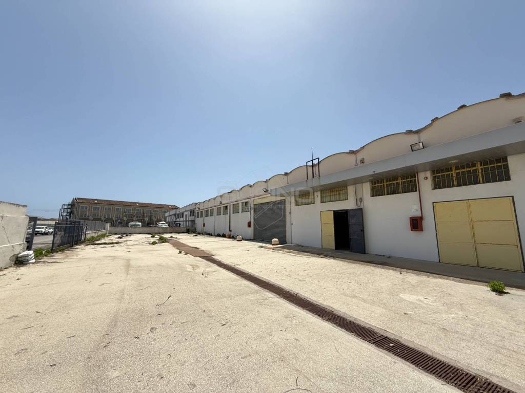 negozio in vendita a Siracusa in zona Isola Ortigia