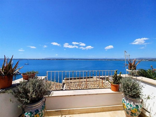 appartamento in vendita a Siracusa in zona Isola Ortigia