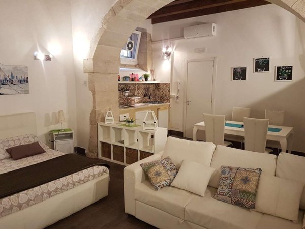 casa indipendente in vendita a Siracusa in zona Isola Ortigia