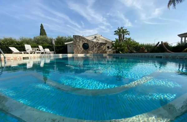 casa indipendente in vendita a Siracusa in zona Belvedere