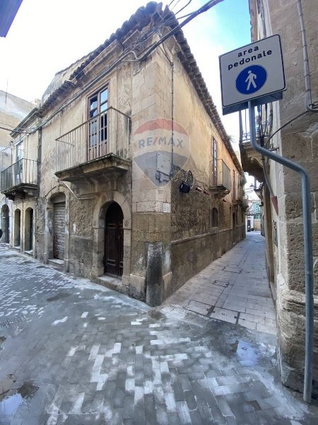 casa indipendente in vendita a Siracusa in zona Isola Ortigia