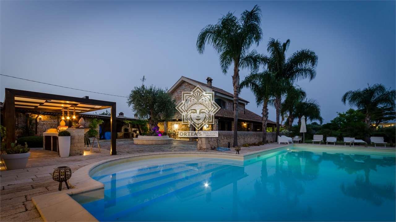 casa indipendente in vendita a Siracusa in zona Belvedere