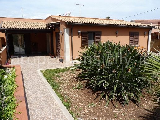 casa indipendente in vendita a Siracusa in zona Isola / Plemmirio