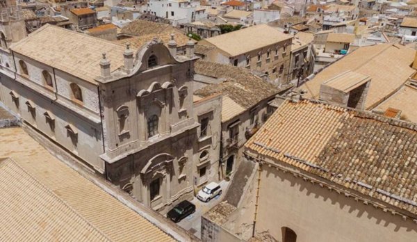intera palazzina in vendita a Siracusa in zona Isola Ortigia