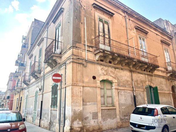 intera palazzina in vendita a Siracusa in zona Borgata