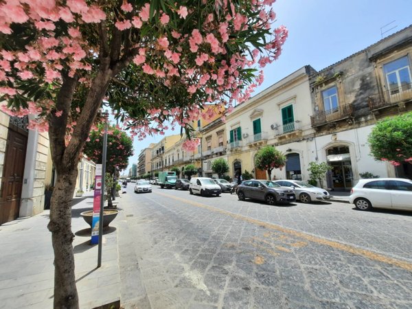 locale commerciale in vendita a Siracusa in zona Centro Città