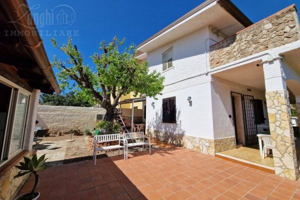 casa indipendente in vendita a Siracusa in zona Ognina