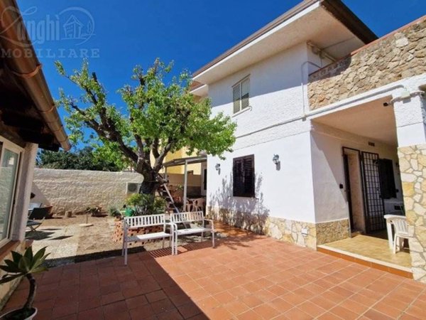 casa indipendente in vendita a Siracusa in zona Fontane Bianche