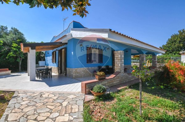 casa indipendente in vendita a Siracusa in zona Fontane Bianche