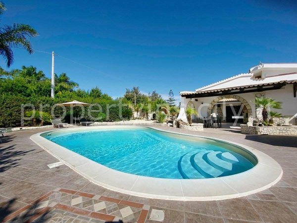 casa indipendente in vendita a Siracusa in zona Fontane Bianche