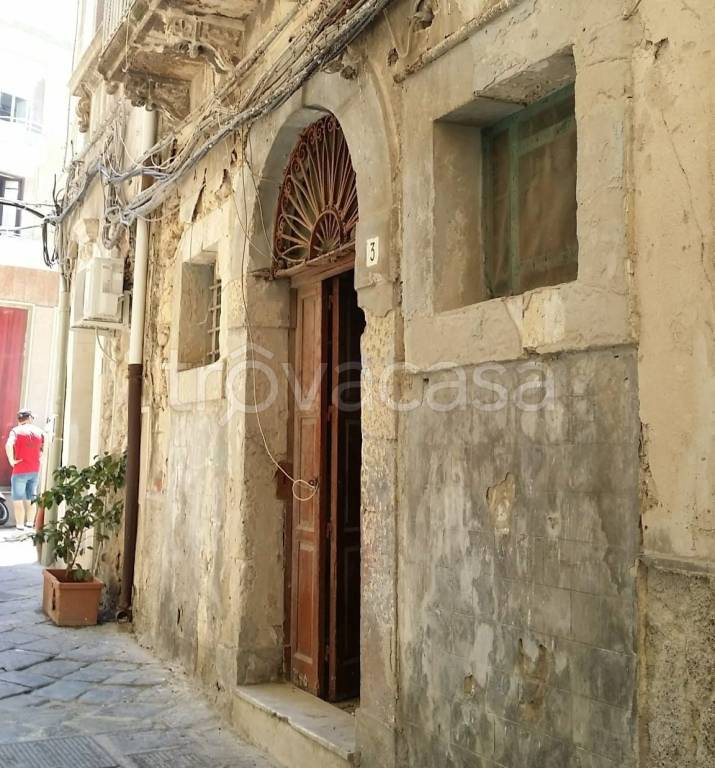 negozio in vendita a Siracusa in zona Isola Ortigia