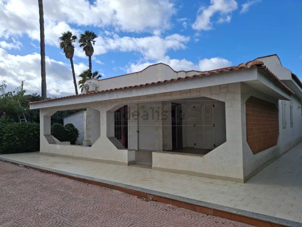 casa indipendente in vendita a Siracusa in zona Fontane Bianche