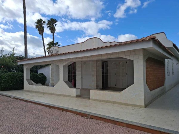 casa indipendente in vendita a Siracusa in zona Fontane Bianche