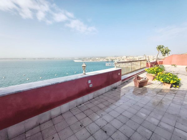appartamento in vendita a Siracusa in zona Isola Ortigia