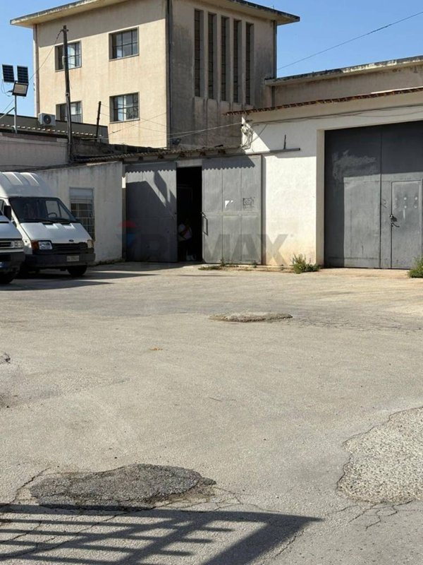 locale commerciale in vendita a Siracusa in zona Centro Città