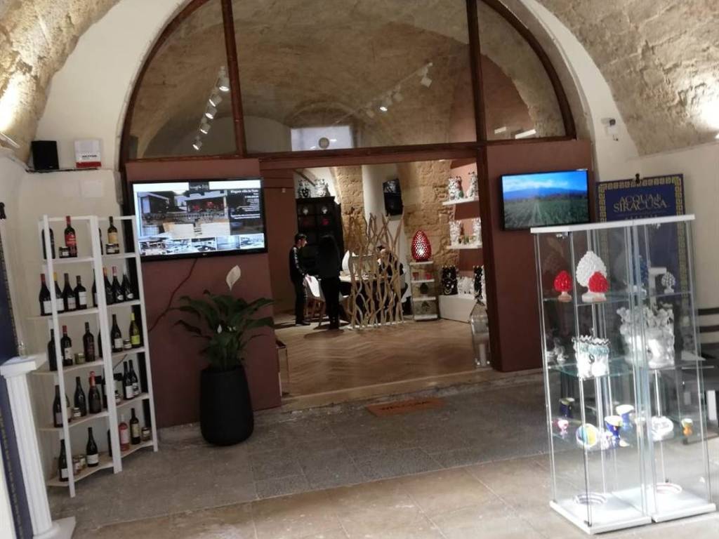 negozio in vendita a Siracusa in zona Isola Ortigia