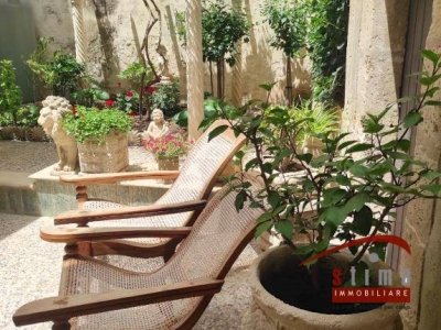 intera palazzina in vendita a Siracusa in zona Isola Ortigia