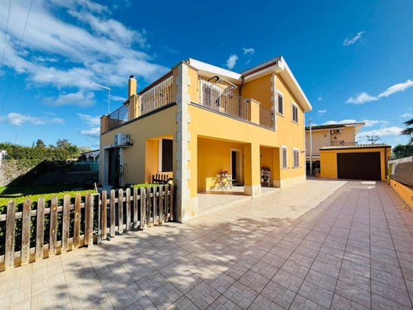 casa indipendente in vendita a Siracusa in zona Arenella