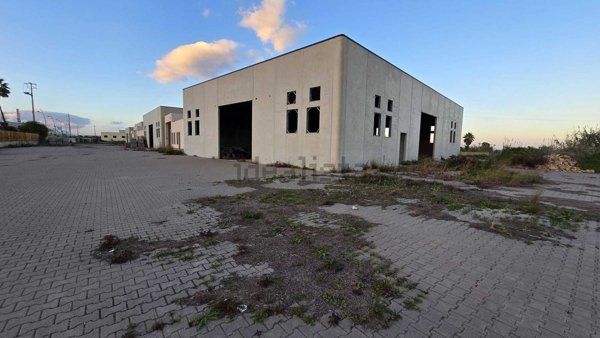 capannone in vendita a Siracusa in zona Centro Città