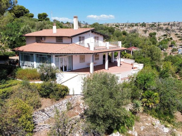 casa indipendente in vendita a Siracusa in zona Centro Città