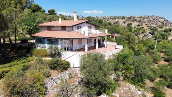 casa indipendente in vendita a Siracusa in zona Centro Città