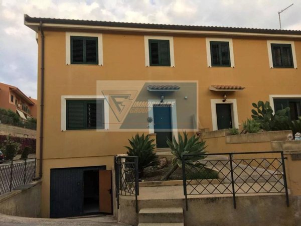 casa indipendente in vendita a Siracusa in zona Borgata