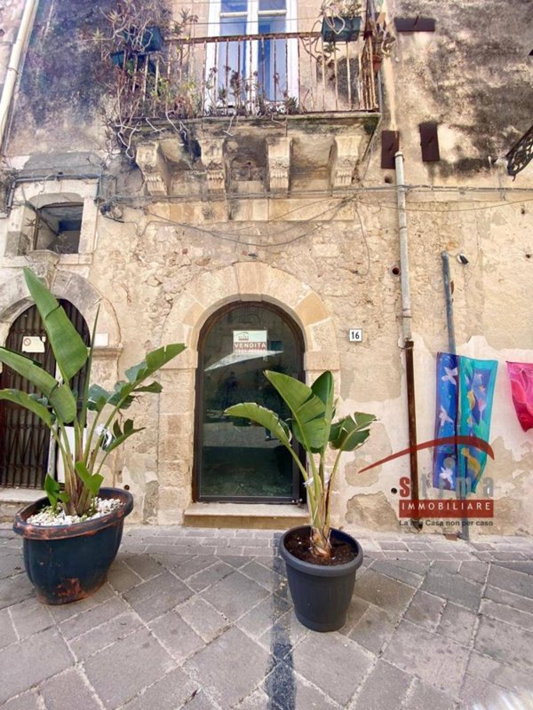 locale commerciale in vendita a Siracusa in zona Isola Ortigia