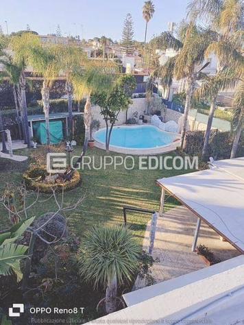 negozio in vendita a Siracusa in zona Fontane Bianche